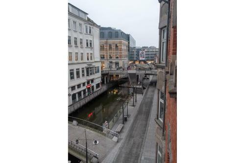 Bright And Spacious Apartment In Downtown �rhus