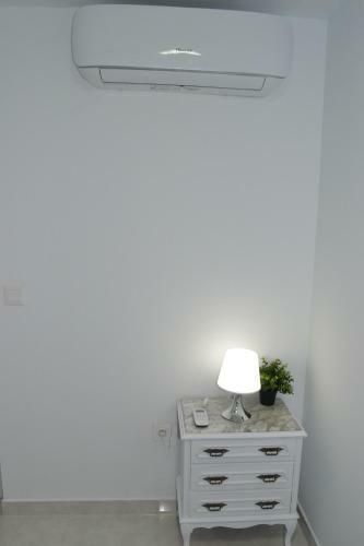 Stunning 2 Bedroom Apartment Fully Refurbished With Air-conditioning