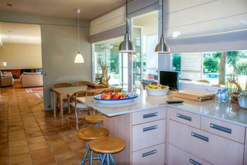 Mas Pinell Villa Sleeps 9 With Pool And Wifi