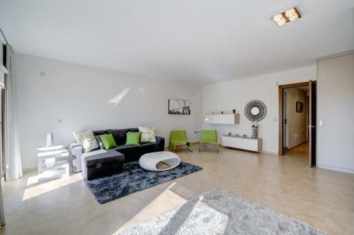 A Beautiful Modern Villa In Benahavis Hills