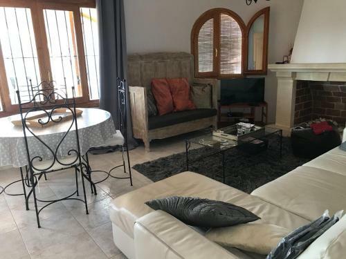 Charming Villa For 9 People Distributed Over 2 Floors, Private Pool