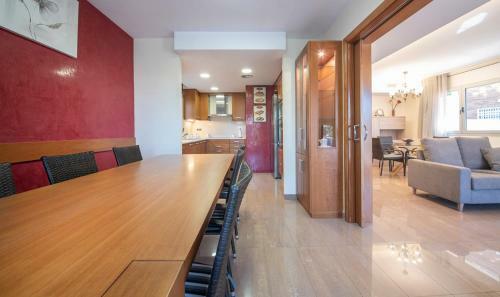 R108 Casa Parellada Con Piscina Climatizada