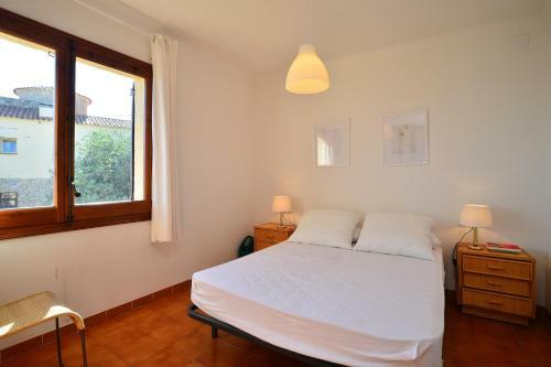 Calella de Palafrugell Apartment Sleeps 4 Pool