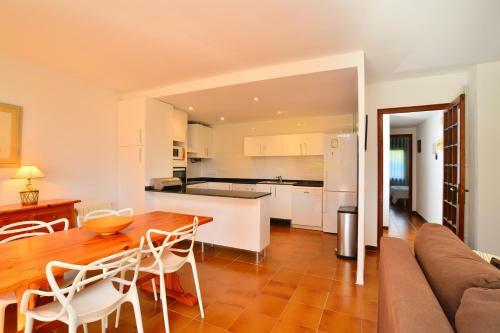 Calella de Palafrugell Apartment Sleeps 4 Pool