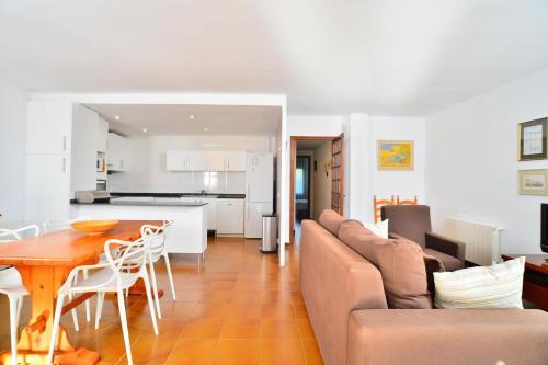 Calella de Palafrugell Apartment Sleeps 4 Pool