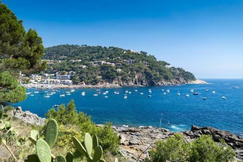 Calella de Palafrugell Holiday Home Sleeps 6