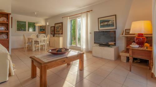Calella de Palafrugell Holiday Home Sleeps 6