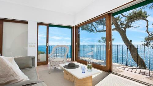 Calella de Palafrugell Villa Sleeps 11 With Pool