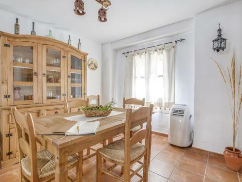 Comfy Holiday Home In Carcabuey With Patio
