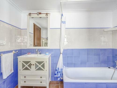 Comfy Holiday Home In Carcabuey With Patio