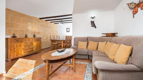 Caules Villa Sleeps 8 With Pool