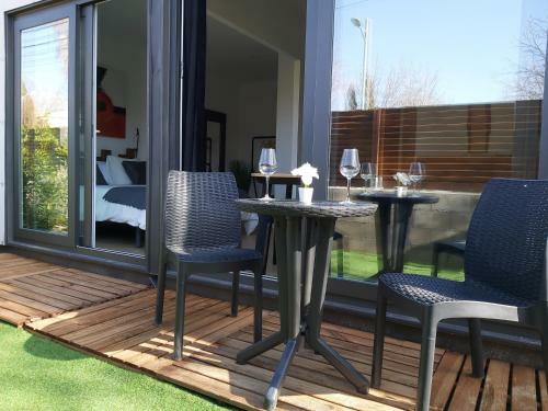 Acero Y Piedra Apartamentos Con Jard�n