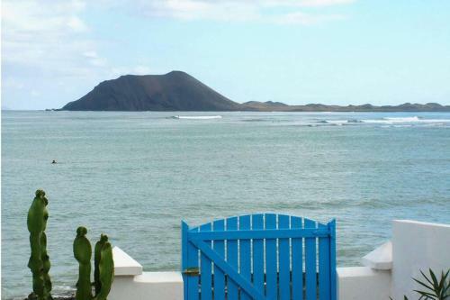 Villa Maluhia Beachfront-exterior Jacuzzi Sea View