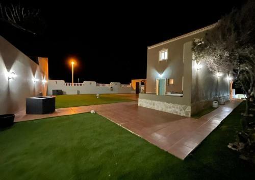 Luxuary Front Line 2-bed Villa In El Medano
