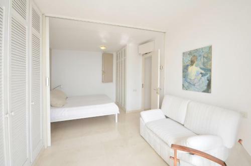 Fornells de La Selva Apartment Sleeps 4 With Pool