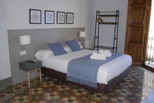 Hostal La Perla Granada Suites