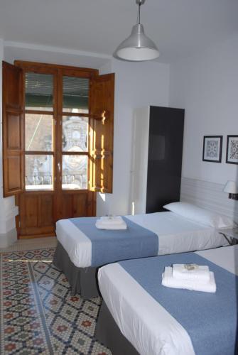 Hostal La Perla Granada Suites