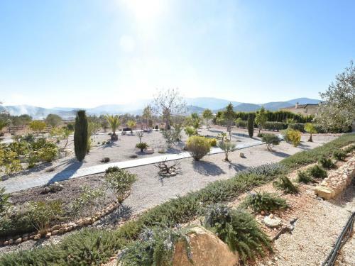 Comfortable Holiday Home With Swimming Pool In Valencia