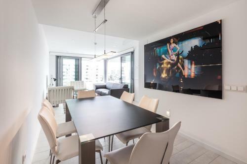 5 Star 3 Bedroom Apartment White Angel