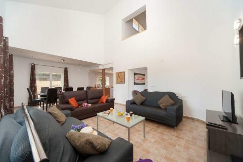 0339 Villa Fresno