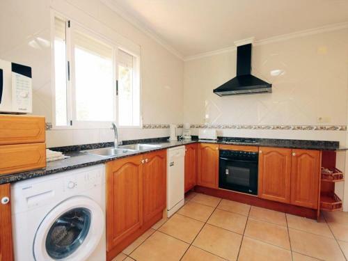 Javea Villa Sleeps 6 With Pool And Wifi