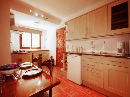 Javea Villa Sleeps 4 With Pool And Wifi