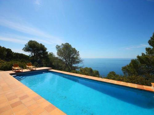 Villa In Javea Sleeps 12 With Pool And Wifi
