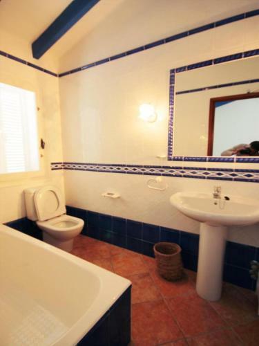 Villa In Javea Sleeps 12 With Pool And Wifi