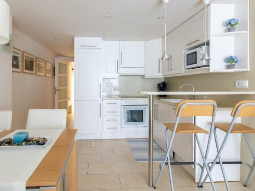 Welcoming Apartment Situated Only 25m From Escala Beach!