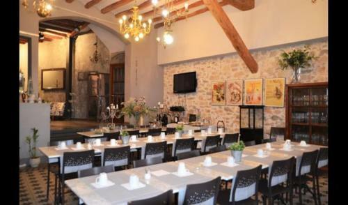 La Llacuna Villa Sleeps 6 With Pool