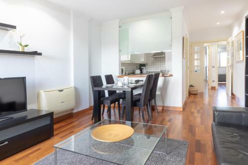 Apartamento Flatguest Ramblas Golf 6c - Parking + Pool + Gym