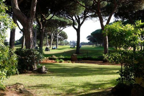 Cozy Golf Villa In Cascais