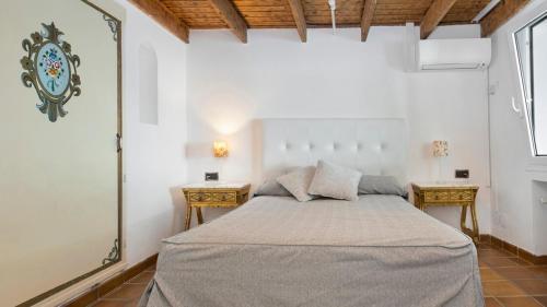 Lloret de Mar Villa Sleeps 8 With Pool And Air Con