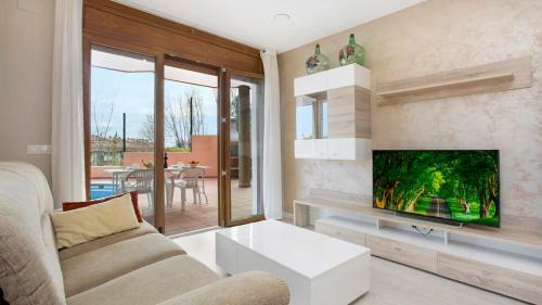 Villa In Lloret de Mar Sleeps 8 With Pool And Air Con