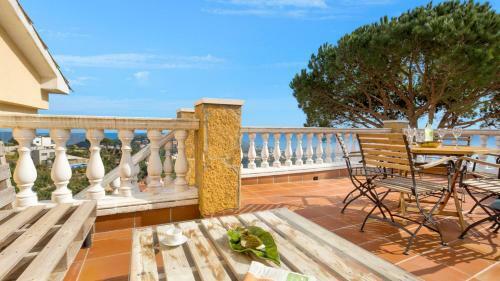 Villa In Lloret de Mar Sleeps 6 Includes Swimming Pool 5