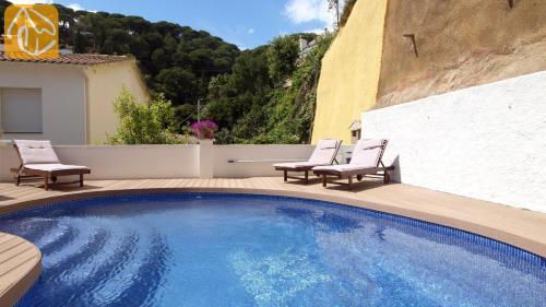 Lloret de Mar Villa Sleeps 6 Pool Wifi