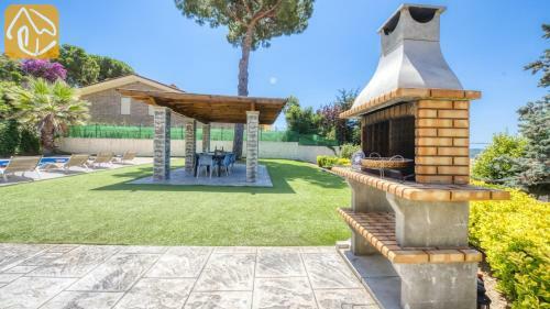 Lloret de Mar Villa Sleeps 12 Pool Wifi