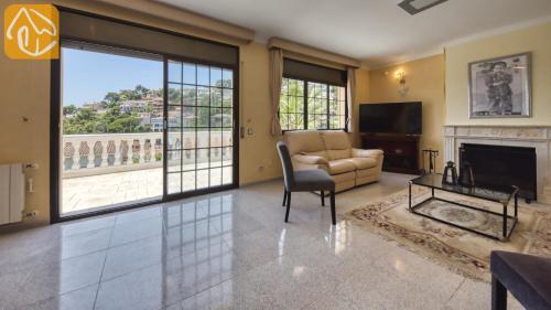 Lloret de Mar Villa Sleeps 12 Pool Wifi