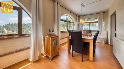 Montbarbat Villa Sleeps 8 Pool Wifi