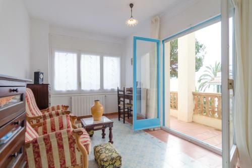Lloret de Mar Villa Sleeps 6 With Pool And Free Wifi
