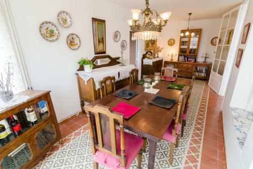 Lloret de Mar Villa Sleeps 6 With Pool And Free Wifi