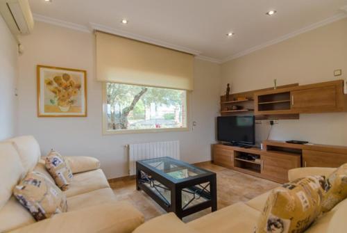 Lloret de Mar Villa Sleeps 8 Pool Air Con Wifi
