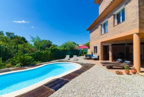 Lloret de Mar Villa Sleeps 10 Pool Wifi