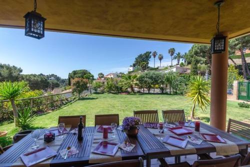 Lloret de Mar Villa Sleeps 10 Pool Wifi