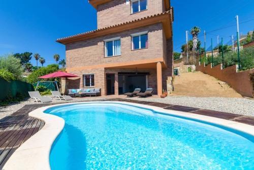 Lloret de Mar Villa Sleeps 10 Pool Wifi