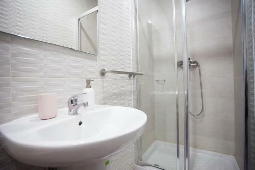 Hostal Grand Via House