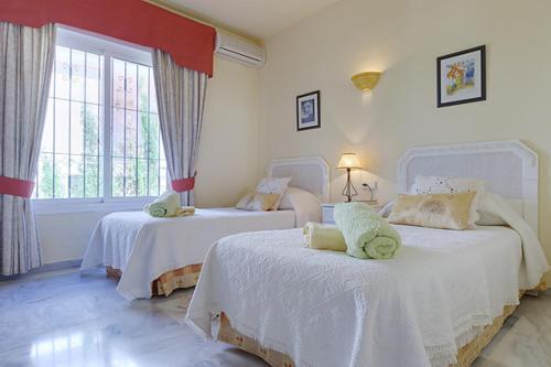 Malaga Villa Sleeps 8 Pool Air Con Wifi T801818