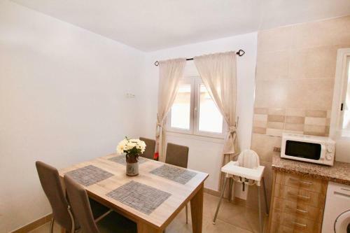 Malaga Station Apartment By Rafleys