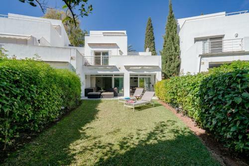 Oleholidays Guadalmina Golf Plaza