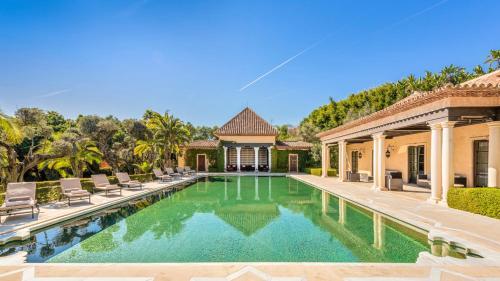 Marbella Villa Sleeps 12 With Pool And Air Con